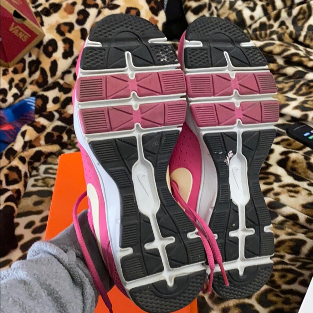 Nike - Picture 3 of 4
